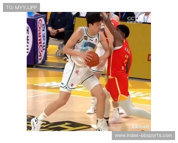 青岛客场逆转北京止连败 米奇31分10篮板表现全面