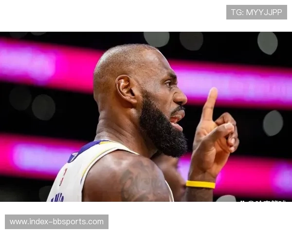 詹姆斯22分5篮板6助攻刷新历史纪录 41岁年龄体能受限